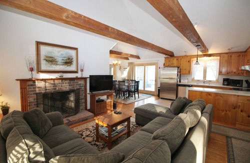 Wellfleet House | Spacious 4BD-Central A/C, Screen Porch, Deck, Outdoor Shower, Walk to Dyer Pond