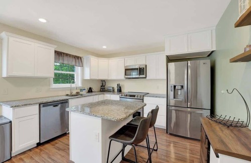 Wilmington House | Spacious 4BR | 4B Townhouse Sleeps 8+ Near Downtown Wilmington