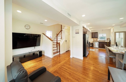 Neponset - Port Norfolk Apartment | Spacious 4BR Boston Retreat Near I-93 Free Parking Pet-Friendly - 988/2
