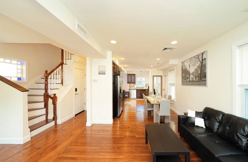 Neponset - Port Norfolk Apartment | Spacious 4BR Boston Retreat Near I-93 Free Parking Pet-Friendly - 988/2