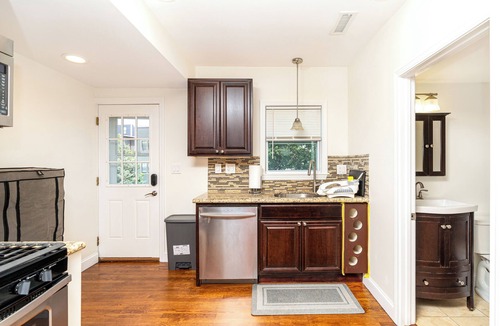 Neponset - Port Norfolk Apartment | Spacious 4BR Boston Retreat Near I-93 Free Parking Pet-Friendly - 988/2