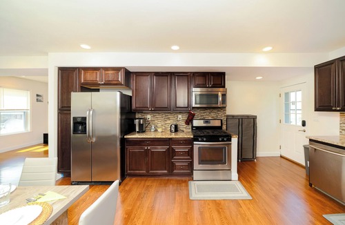 Neponset - Port Norfolk Apartment | Spacious 4BR Boston Retreat Near I-93 Free Parking Pet-Friendly - 988/2