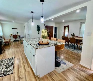 Minden House | Spacious 4BR home w 2BA, a workspace & king bed!