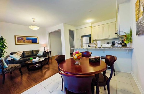 Oakville House | Spacious 4BR Oakville Townhome with Free Parking
