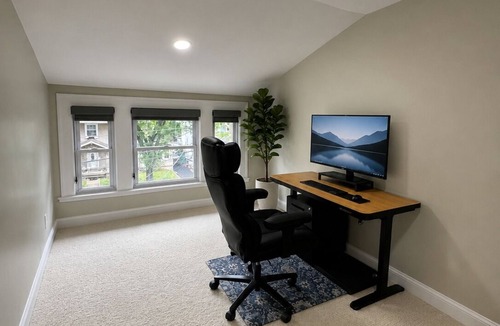 Weequahic House | Spacious 4BR Retreat Near NYC w/Office, WiFI, Park, and easy Transit