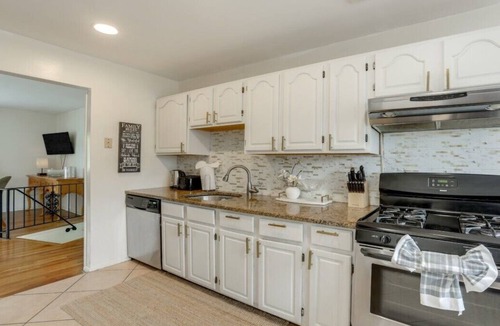 Somerset House | Spacious 5-bedroom house with huge backyard to host your next wedding/event