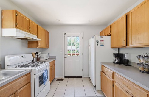 Wheaton-Glenmont House | Spacious 5-bedroom house in Silver Spring with AC Near DC & Metro