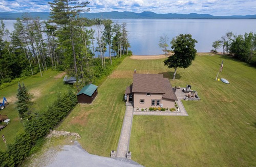 Broadalbin House | Spacious 5-bedroom, 2-bathroom house in charming Broadalbin directly on the lake