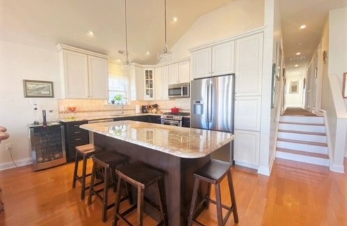 North End House | Spacious 5-Bedroom Beach House – Ideal for Families, Walk to Ocean & Downtown