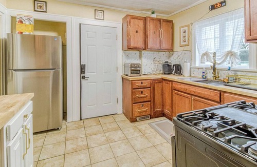 Rochester House | Spacious 5-bedroom house in gorgeous Rochester with AC