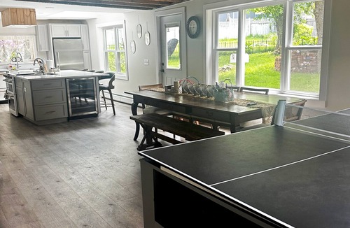Lee House | Spacious 5-bedroom house in charming Lee with WiFi