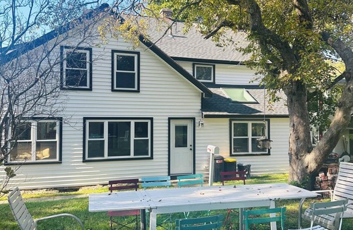 Lee House | Spacious 5-bedroom house in charming Lee with WiFi