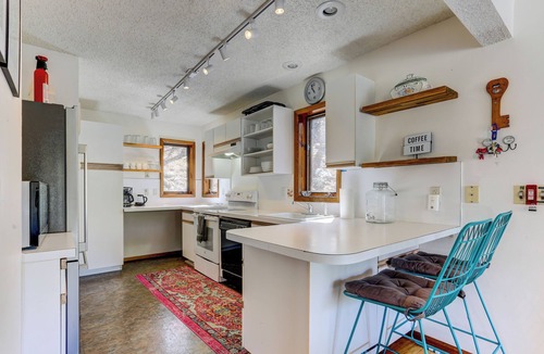 Bushkill House | Spacious 5-bedroom Mountain Retreat in Poconos with FREE access to Ski slope