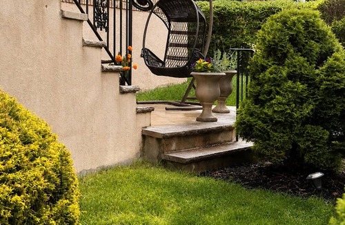 Tremont House | Spacious 5-bedroom townhome in fantastic Bronx