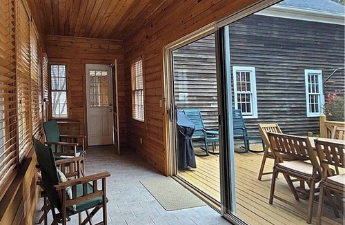 Damariscotta House | Spacious 5-bedrooms on dead end street. WIFI. Walk to charming Damariscotta.