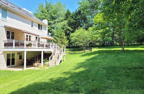 Darnestown Villa | Spacious 5-bedroom villa in peaceful Potomac with AC and gym