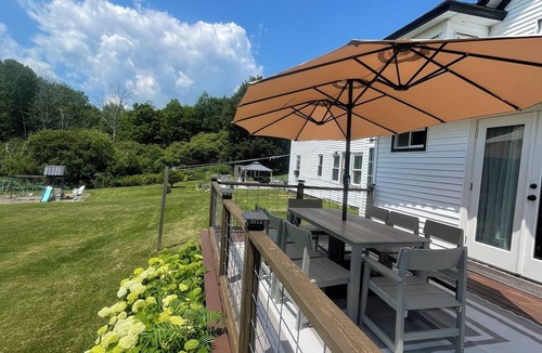 Pittsfield House | Spacious 5BR Farmhouse Sleeps 10 Perfect for Families Near Two Lakes