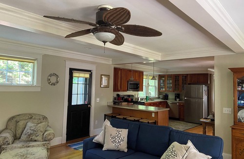 Tisbury House | Spacious 5BR Vineyard Haven Home - Walk to Town, Bike to Tashmoo - Sleeps 10!