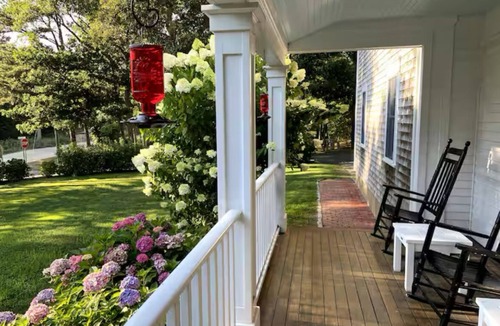 Tisbury House | Spacious 5BR Vineyard Haven Home - Walk to Town, Bike to Tashmoo - Sleeps 10!