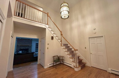 Cream Ridge House | Spacious 6 Bedroom Country Retreat in Cream Ridge