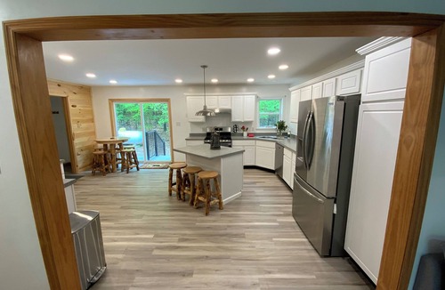 Jay House | Spacious 6-bedroom cabin in Jay NY close to Lake Placid and White Face Moutain