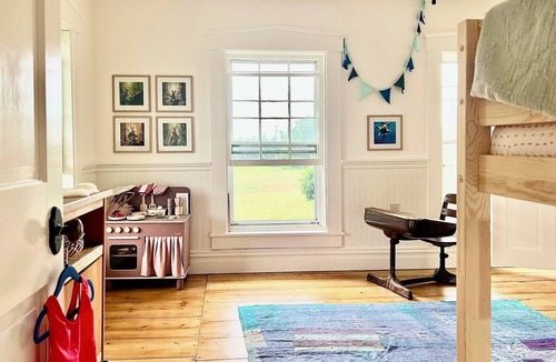 Belmont House | Spacious 6-Bedroom Farmhouse with Stunning Mountain Views