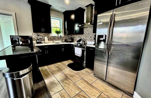 Frankford House | Spacious 6-Bedroom Home w/Private Parking & Fenced Patio