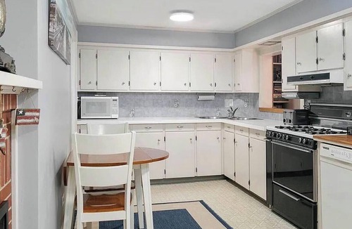 Kennebunk Condo | Spacious 6 BR Condo – Ten minutes to the beaches