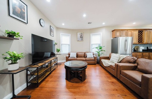 Milton Apartment | Spacious 6BR Family Stay Near Boston/Blue Hills, Free Parking & Pet-Friendly 172