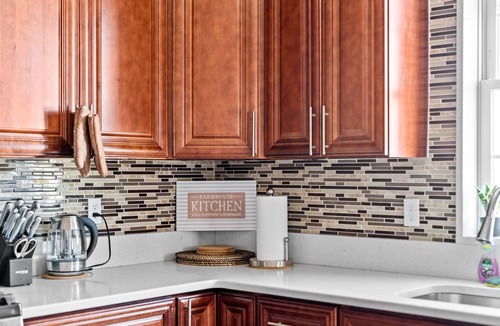 Quincy Apartment | Spacious 6BR Quincy Beach Near Boston Family Vacation & Pet-Friendly 555