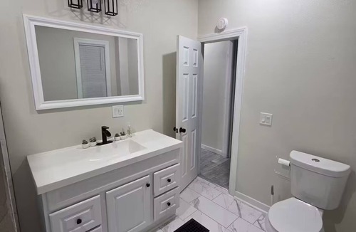 Rochester House | Spacious 6BR Retreat Near Downtown, Hospitals & Colleges
