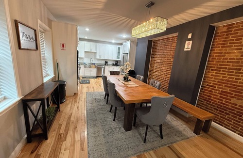Downtown Baltimore House | Spacious 7-bedroom townhome in awesome Baltimore with AC