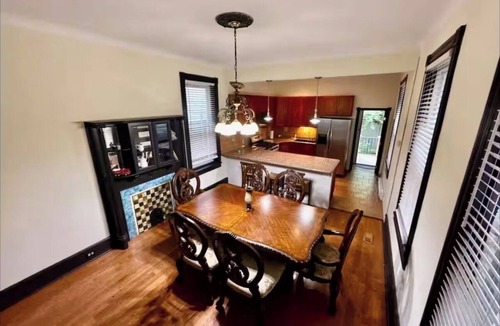 Spruce Hill House | Spacious 7-bedroom house in university city Philadelphia with AC