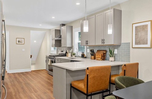 Winter Hill Apartment | Spacious 7BD/7BR Home in Somerville, 10 mins to Boston, Harvard, MIT