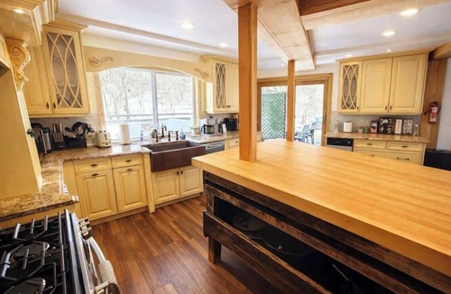 Haines Falls House | Spacious 7BR Lakefront Home with Pool and Sauna