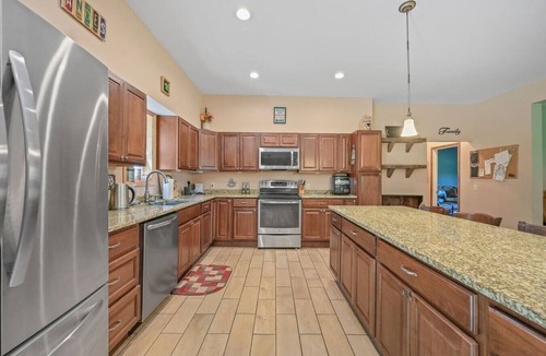 Andes House | Spacious 9BR Catskills Retreat Views + Game Room