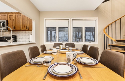 West Dover House | Spacious and Comfortable 4+2 bedroom chalet With private Hot Tub and Sauna