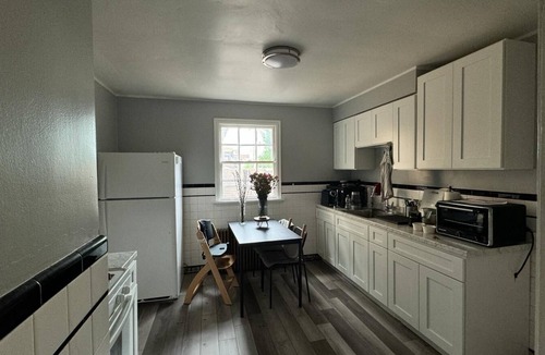 Homestead Apartment | Spacious apartment for traveling professionals or group vacations
