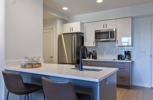 East Cambridge Apartment | Spacious Apartment On Water