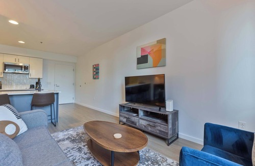 East Cambridge Apartment | Spacious Apartment On Water