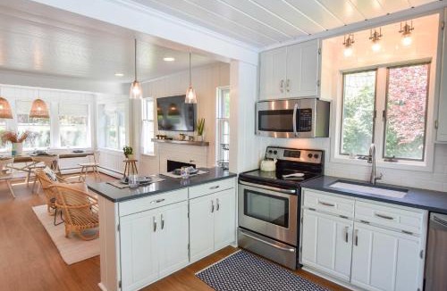 East Falmouth House | Spacious Beach House 6 Min Walk to Beach