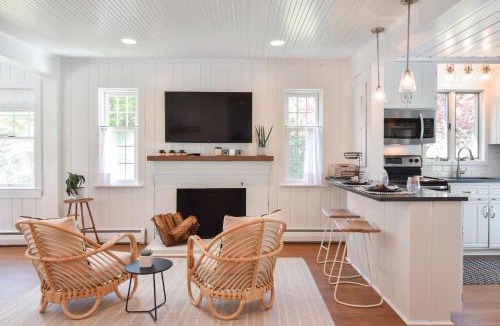 East Falmouth House | Spacious Beach House 6 Min Walk to Beach