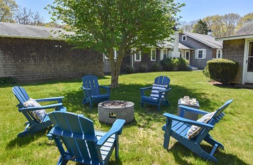 East Falmouth House | Spacious Beach House 6 Min Walk to Beach