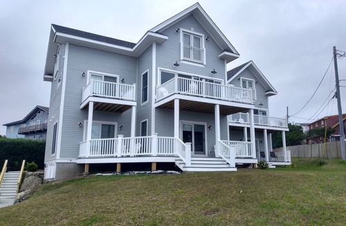 Newport House | SPACIOUS Beachside Family Oasis: 5BR/4BA Home Steps to First Beach!