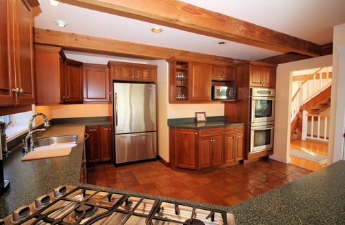 North Truro House | Spacious & Bright 3BD-Large Deck, A/C, Close to Coast Guard Beach & Highland Light