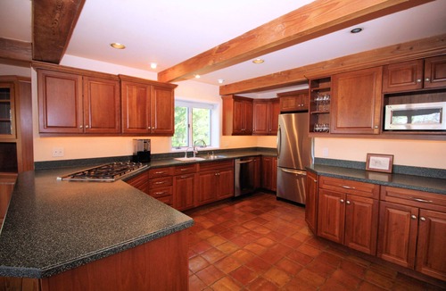 North Truro House | Spacious & Bright 3BD-Large Deck, A/C, Close to Coast Guard Beach & Highland Light