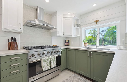 Norwood House | Spacious Colonial Near Stadium + Train Station w/Hot Tub + Firepit