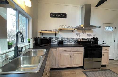 Guilford House | Spacious Country Getaway