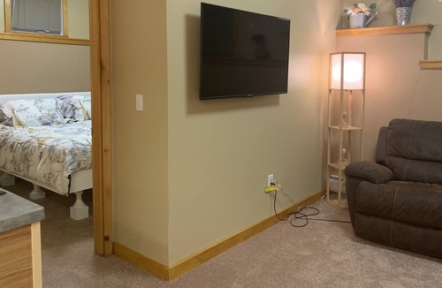 Tiverton Apartment | Spacious Cozy Fully equipped and updated 1 BR Apt