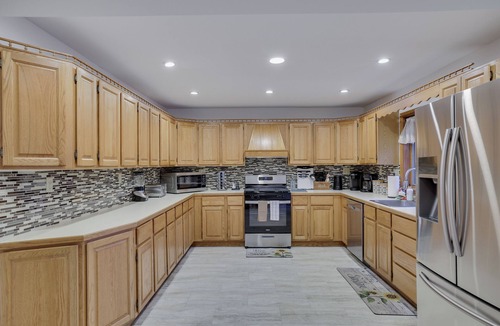 Pocono Lake House | Spacious Creek Front 6-bedroom home-Lake/Pool/Kayaks/Hot Tub/Game Rm/Fire Pit.